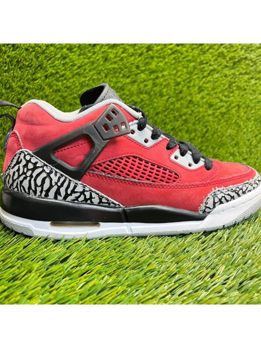 Nike Air Jordan Spizike Low Toro Boys Size 5Y Red Black Athletic Shoes Sneakers
